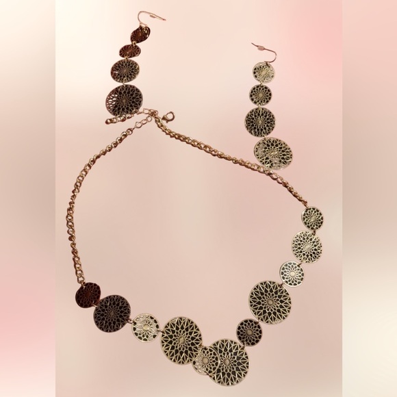 Vintage style Stencilled leaf necklace and drop. Earrings set new - Picture 1 of 11